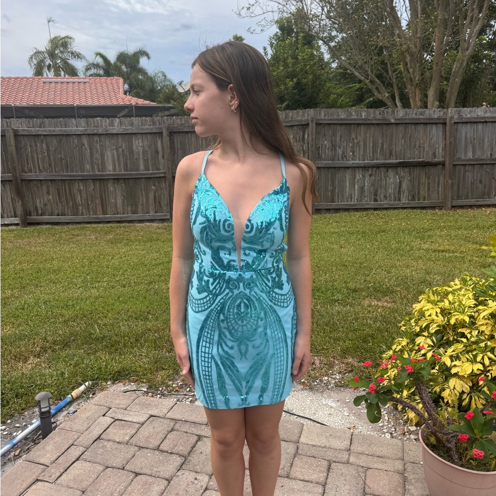 Elegant Blue Sequin Appliqué Dress